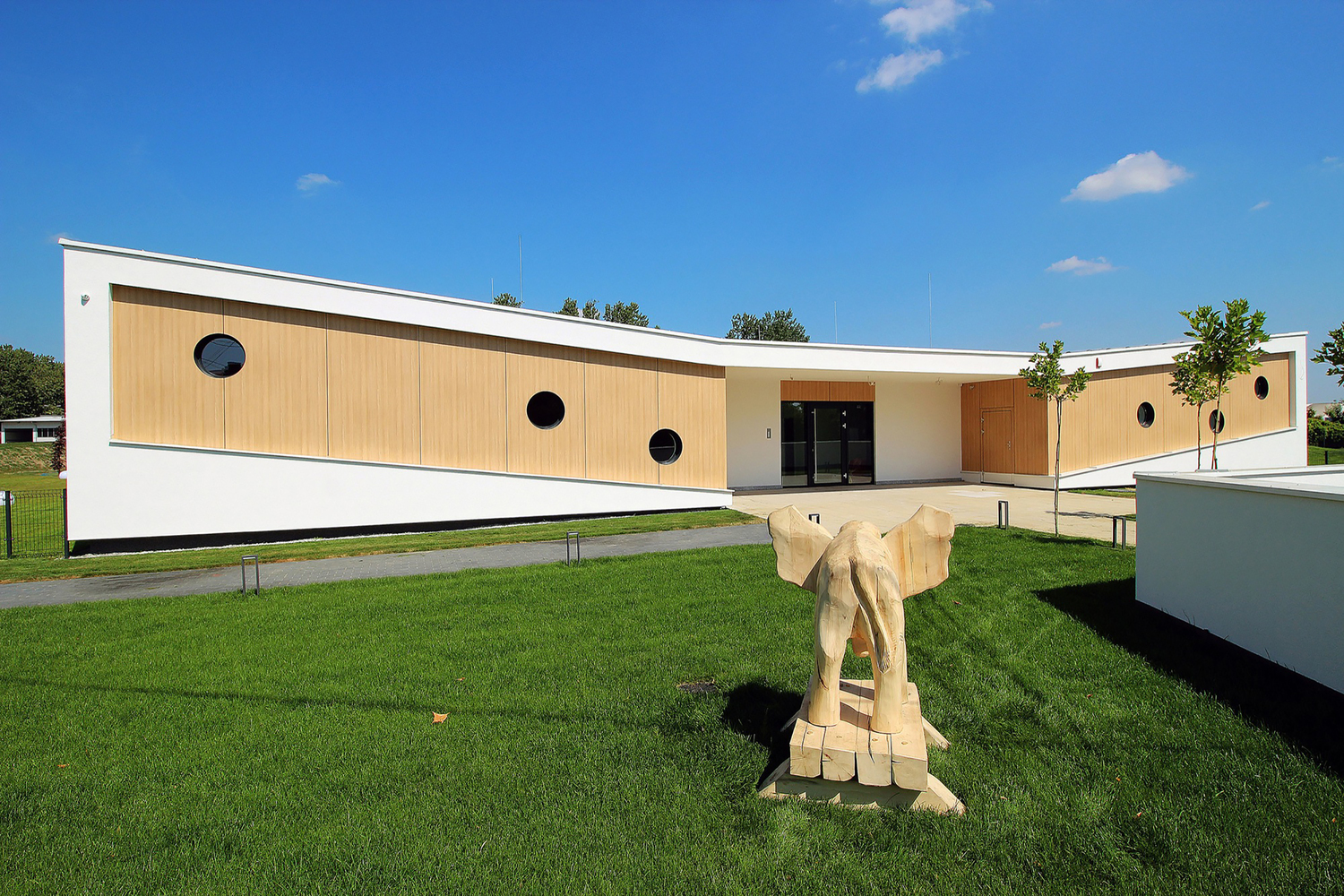 Xystudio-Kindergarten-Yellow-Elephant-(9) Yellow elephant kindergarten / xystudio