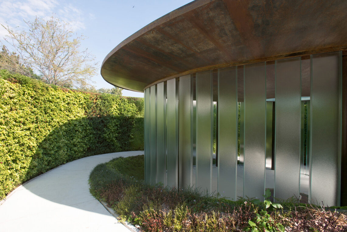 Ecumenical chapel / bnkr