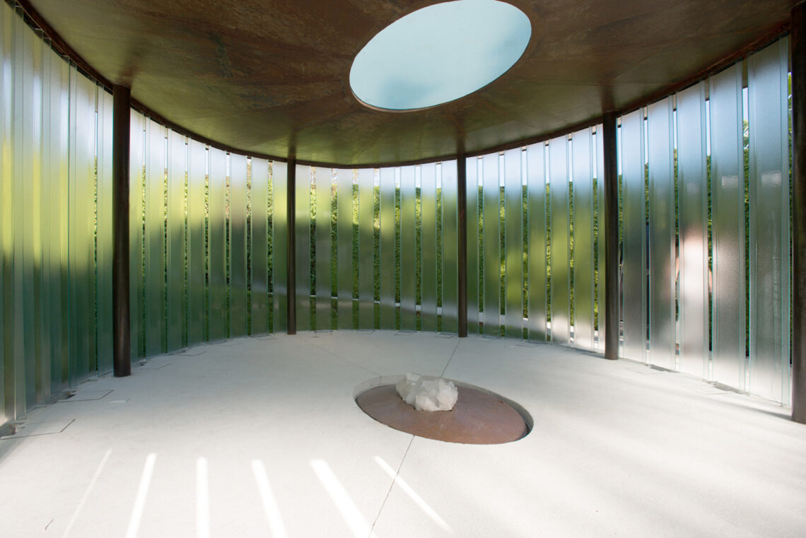Ecumenical chapel / bnkr