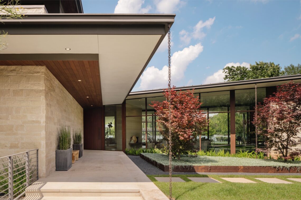Rockcliff residence / larue architects