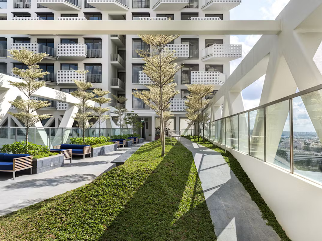 02_2_Sh-B_Landscape-Bridge-View-2_Image-By-Edward-Hendricks Sky habitat residential development / safdie architects