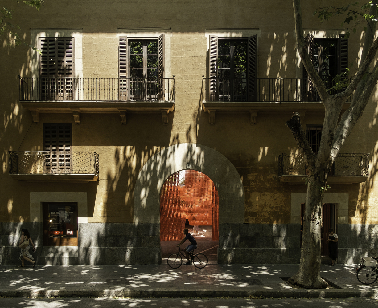 1 The catenary and the arc installation / manuel bouzas + santiago del aguila