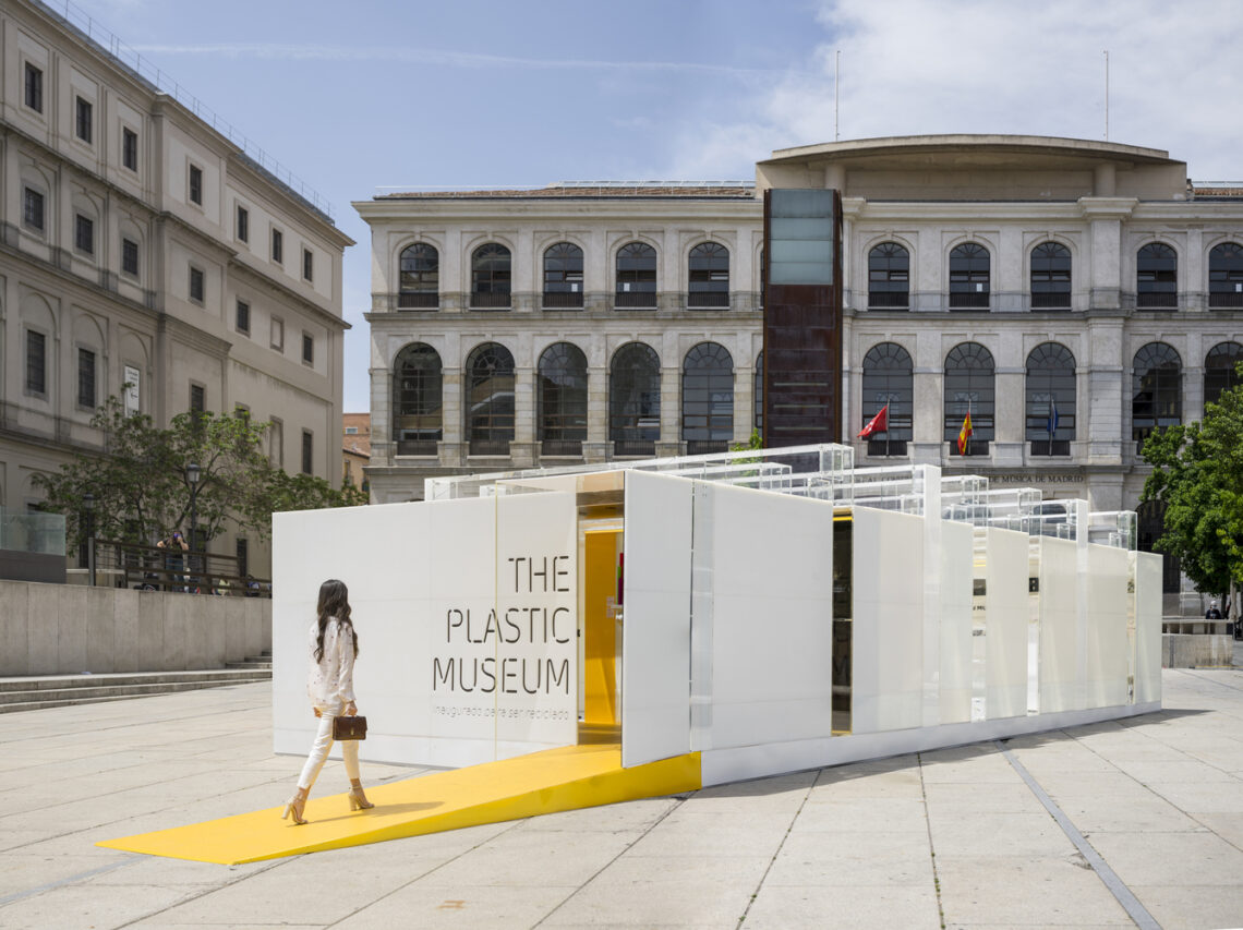 The Plastic Museum / Delavegacanolasso 10 The plastic museum / delavegacanolasso