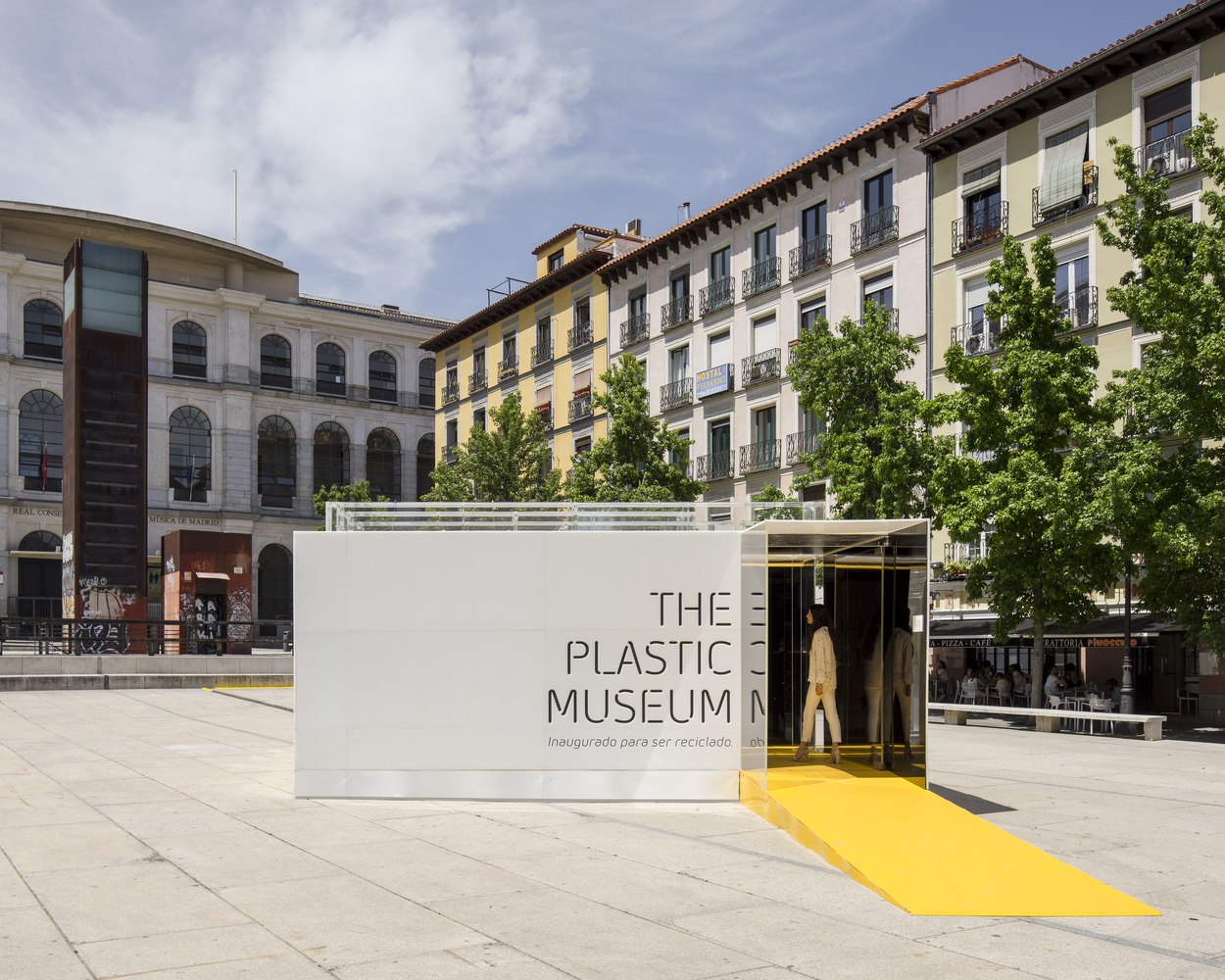210508-Delavegacanolasso-Plastic-Museum-008 The plastic museum / delavegacanolasso