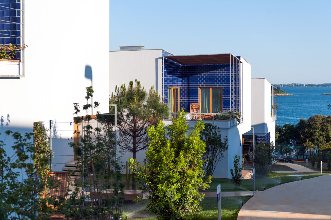 Amarin Apartment Village / 3Lhd 6 Amarin apartment village / 3lhd
