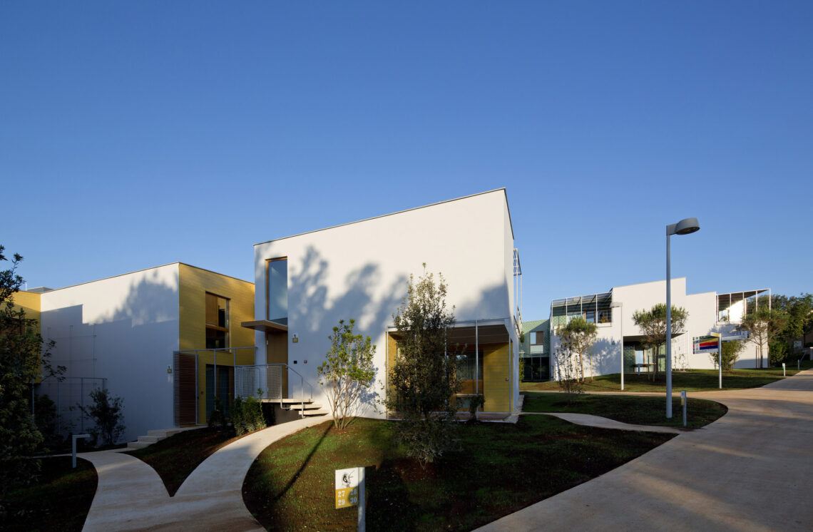 Amarin Apartment Village / 3Lhd 8 Amarin apartment village / 3lhd