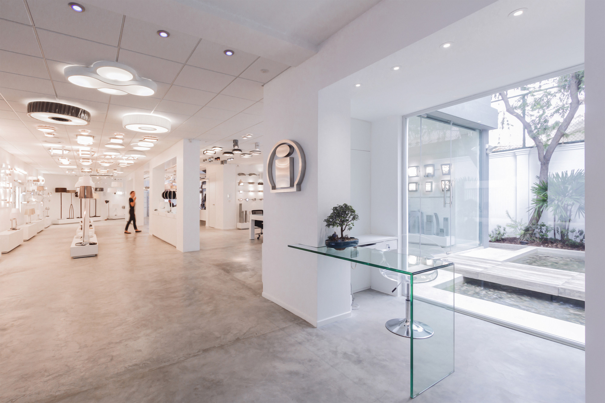 Integral iluminación commercial building lighting / jannina cabal