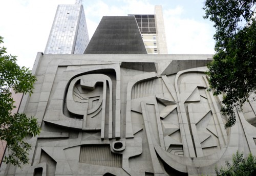 A treasure on the rear facade of the building by burle marx and haruyoshi ono. © beto moussalli/fiesp