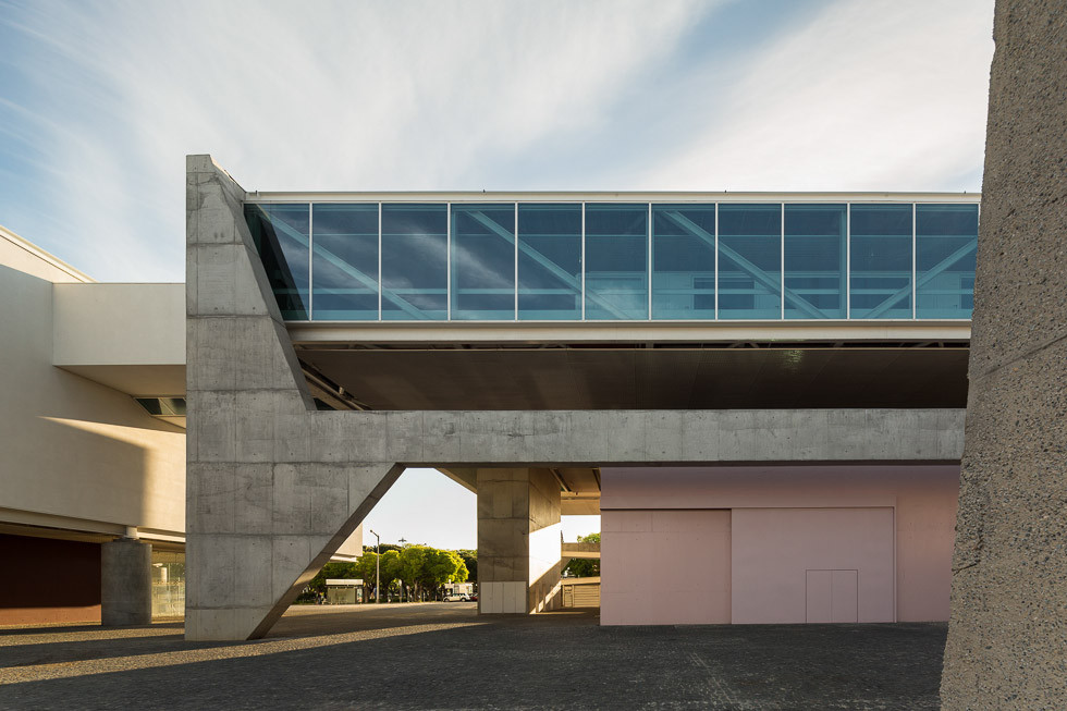 Museu dos coches / mmbb arquitetos + paulo mendes da rocha + ricardo bak gordon