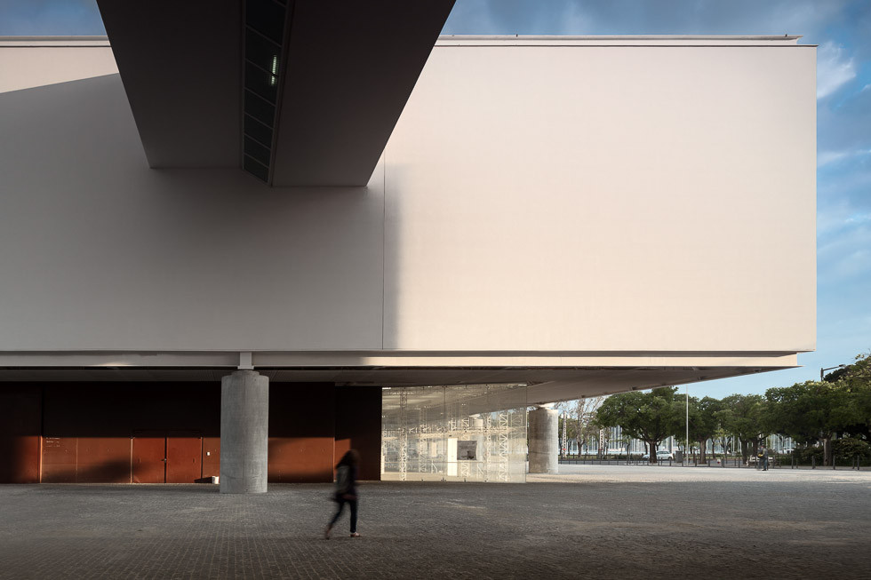 Museu dos coches / mmbb arquitetos + paulo mendes da rocha + ricardo bak gordon
