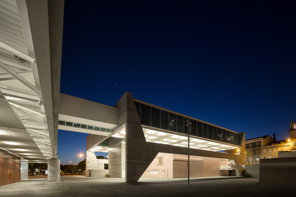 Museu dos coches / mmbb arquitetos + paulo mendes da rocha + ricardo bak gordon