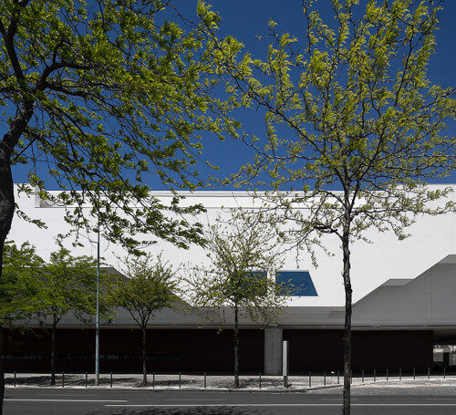 Museu dos coches / mmbb arquitetos + paulo mendes da rocha + ricardo bak gordon