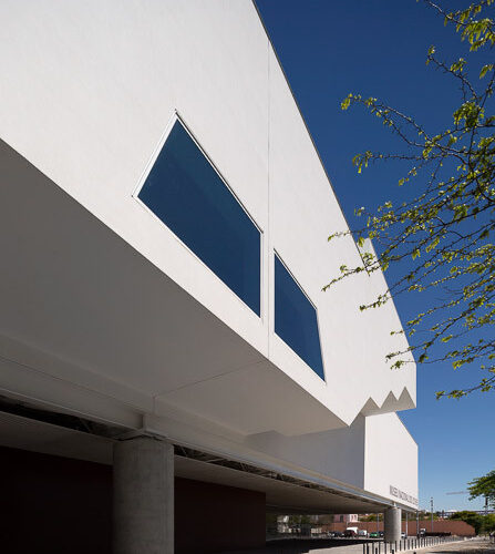 Museu dos coches / mmbb arquitetos + paulo mendes da rocha + ricardo bak gordon
