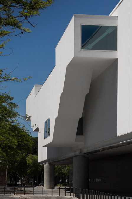 Museu dos coches / mmbb arquitetos + paulo mendes da rocha + ricardo bak gordon