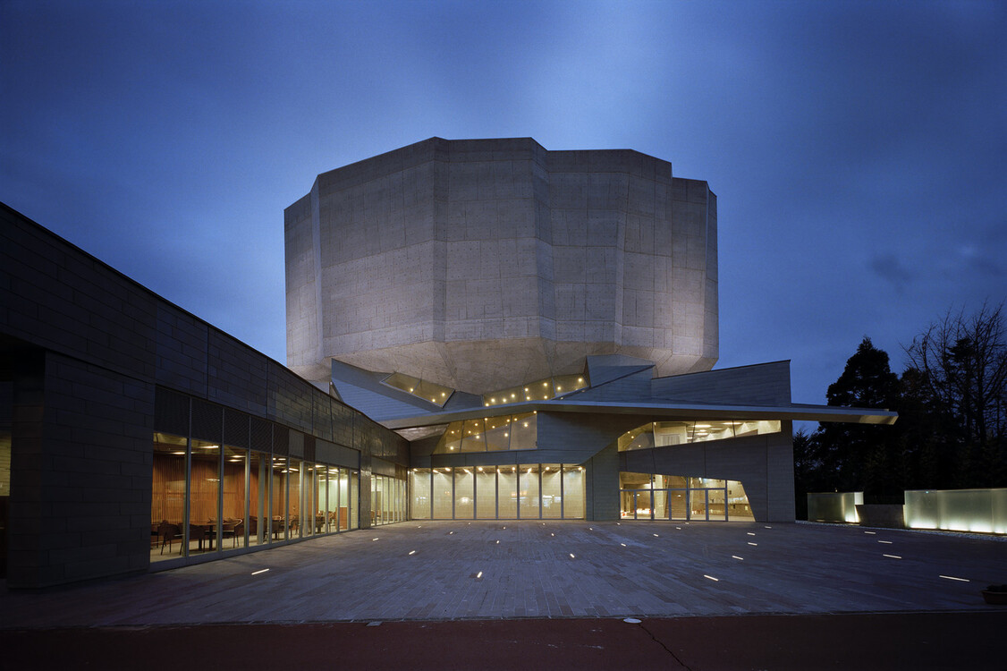 Kadare cultural center / chiaki arai urban and architecture design