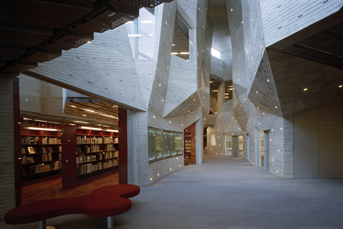Kadare cultural center / chiaki arai urban and architecture design