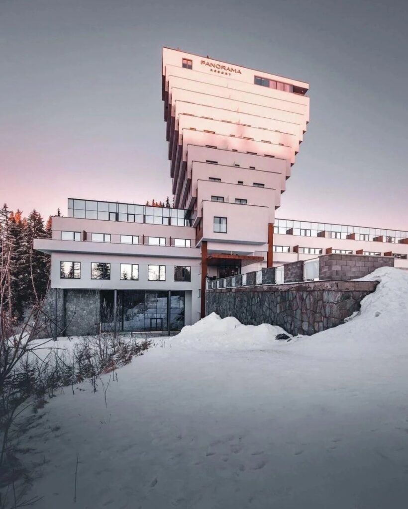 Hotel Panorama / Zdeněk Řihák | Classics On Architecture Lab 2 Hotel panorama, by zdeněk řihák, štrbské pleso, slovakia, 1967. #socmod photo by @and. Pudlo #brutgroup #socheritage #socialistmodernism #utilitarianarchitecture