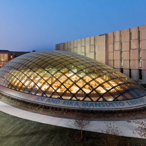 Joe &Amp; Rika Mansueto Library / Murphy Jahn 18 Joe & rika mansueto library / murphy jahn