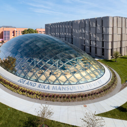 Joe &Amp; Rika Mansueto Library / Murphy Jahn 11 Joe & rika mansueto library / murphy jahn