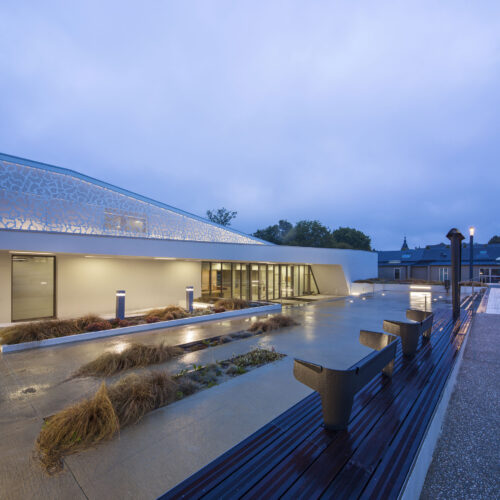 Salle polyvalente de plumergat / studio 02