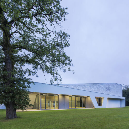 Salle polyvalente de plumergat / studio 02