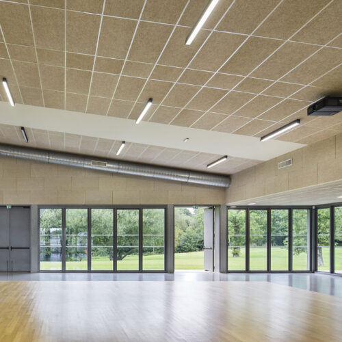 Salle polyvalente de plumergat / studio 02