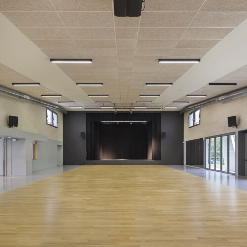 Salle polyvalente de plumergat / studio 02