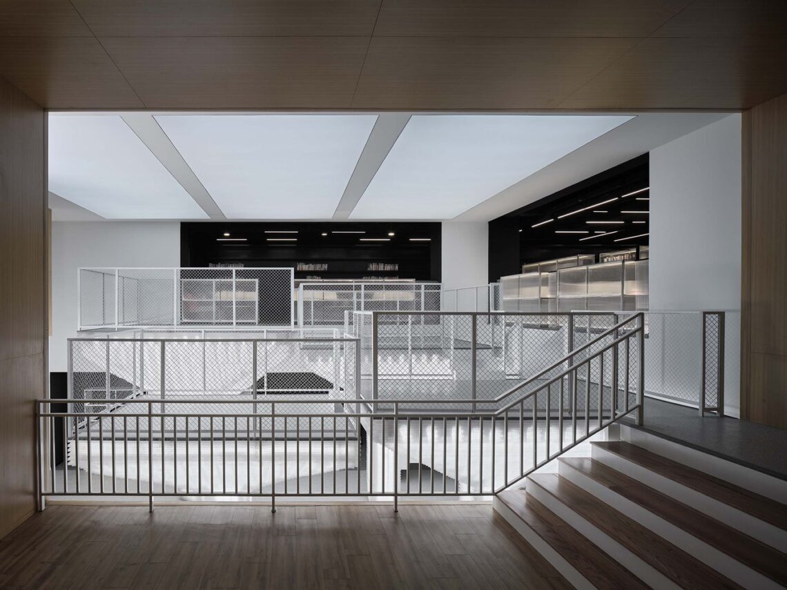 Prism / Hcch Studio 19 Prism / hcch studio