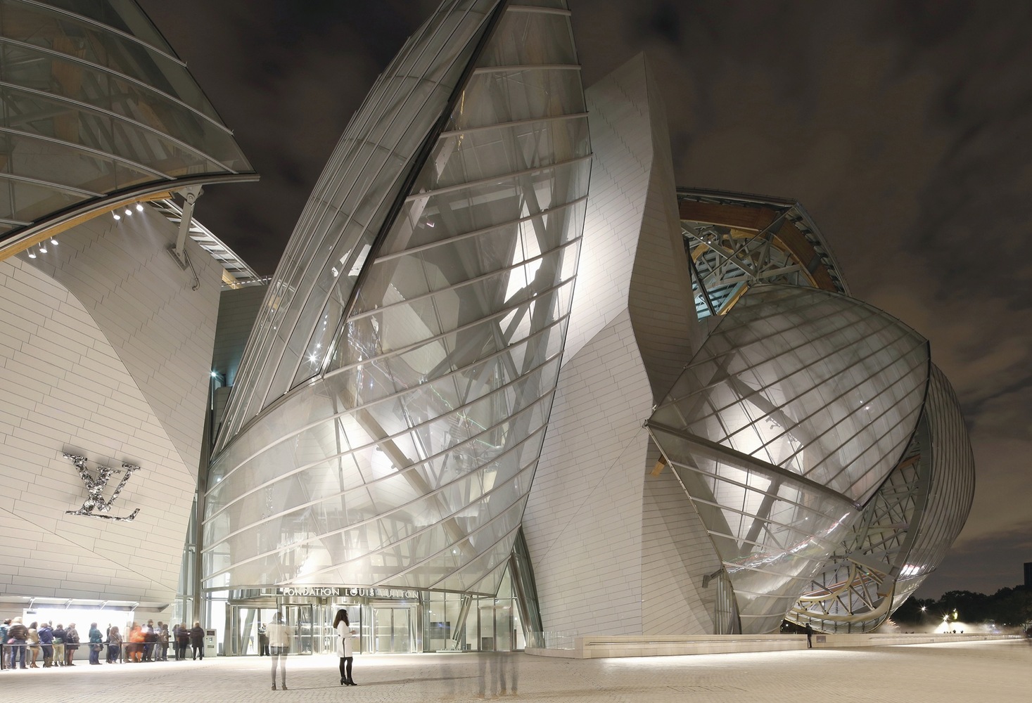 Lvm_Ext_Night_095_Ret_01 Fondation louis vuitton / gehry partners