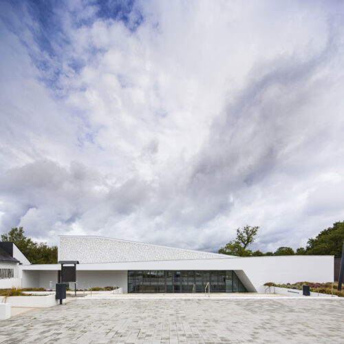 Salle polyvalente de plumergat / studio 02
