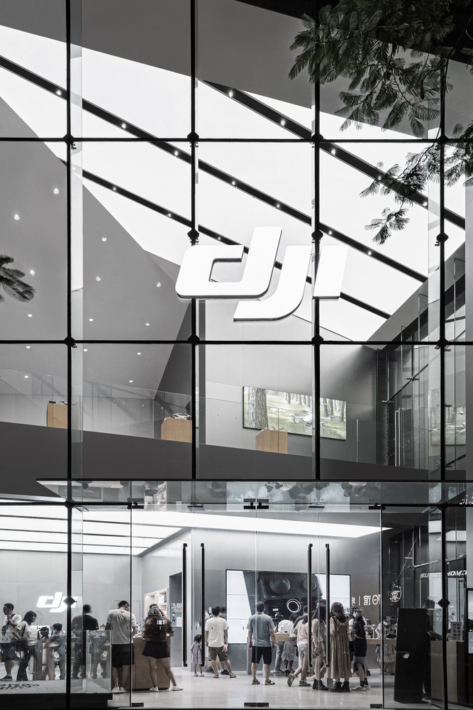 Dji Retail Store / E Studio 1 Dji retail store / e studio