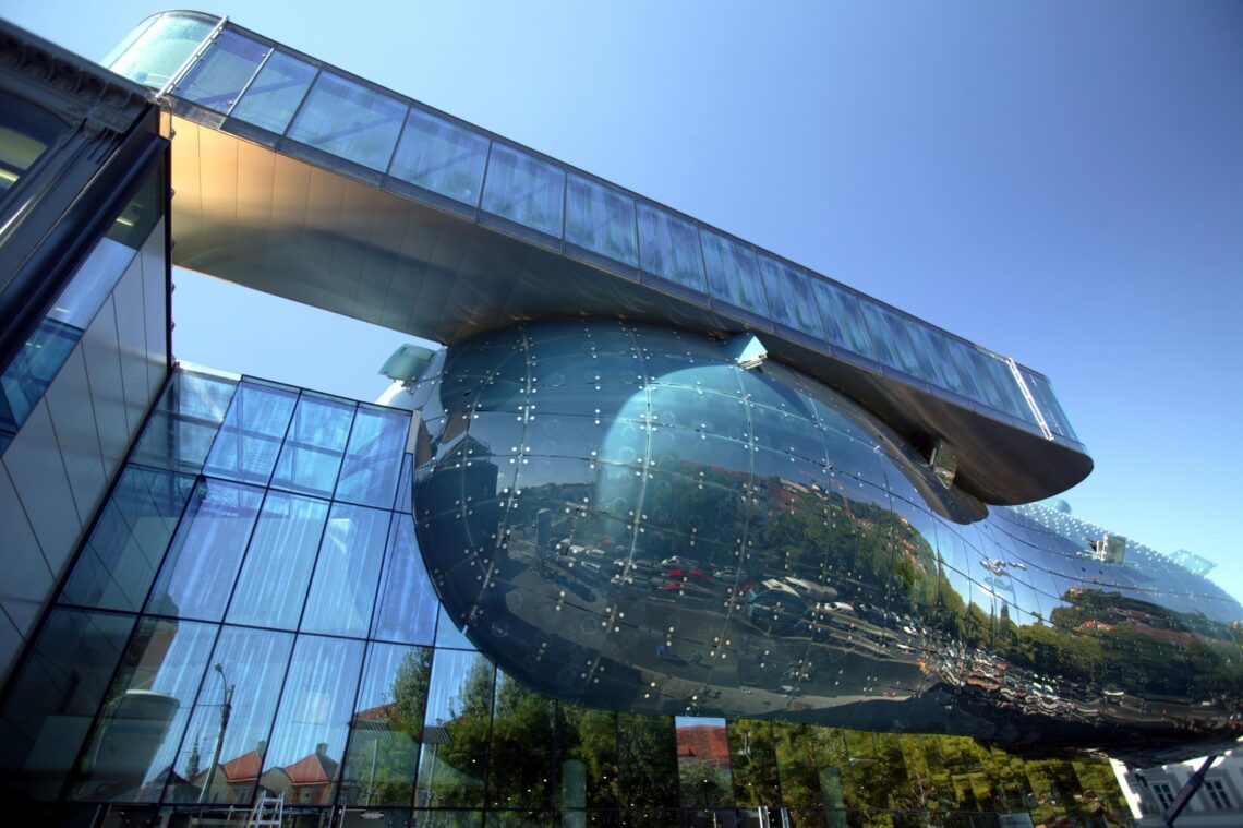 Kunsthaus Graz / Peter Cook And Colin Fournier | Classics On Architecture Lab 25 Kunsthaus graz / peter cook and colin fournier | classics on architecture lab