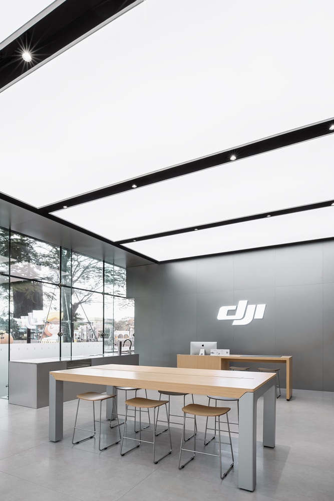 Dji Retail Store / E Studio 5 Dji retail store / e studio