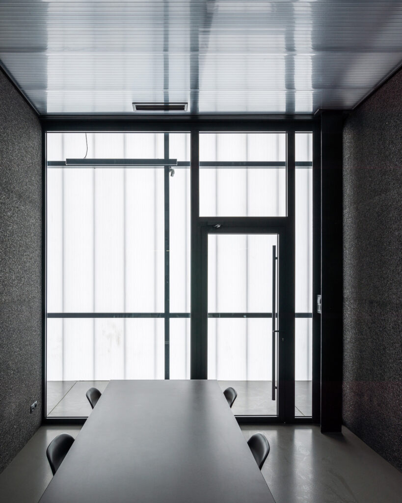 Yeti Headquarters / Jrk72 10 Yeti headquarters / jrk72