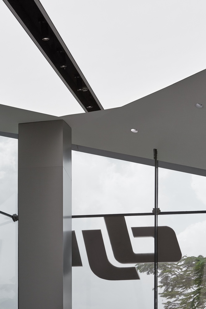 Dji Retail Store / E Studio 14 Dji retail store / e studio