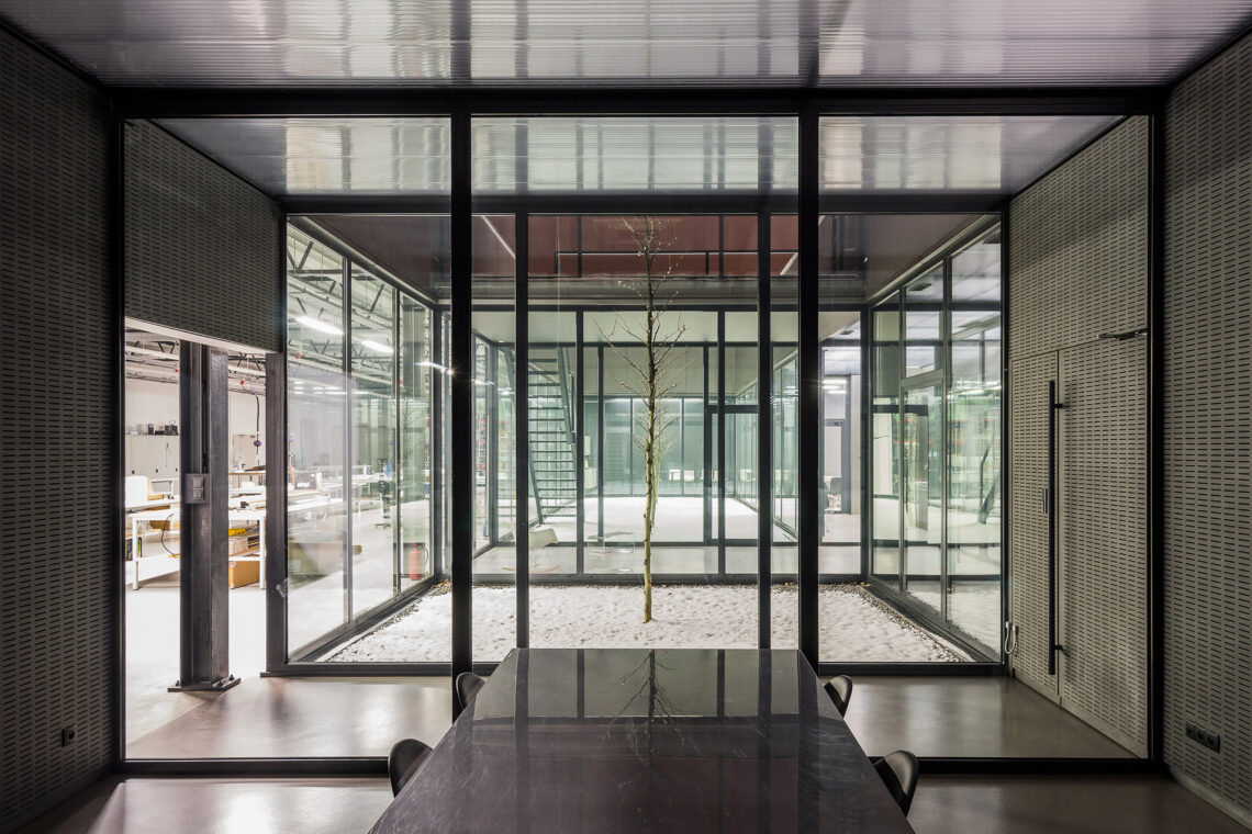 Yeti Headquarters / Jrk72 11 Yeti headquarters / jrk72