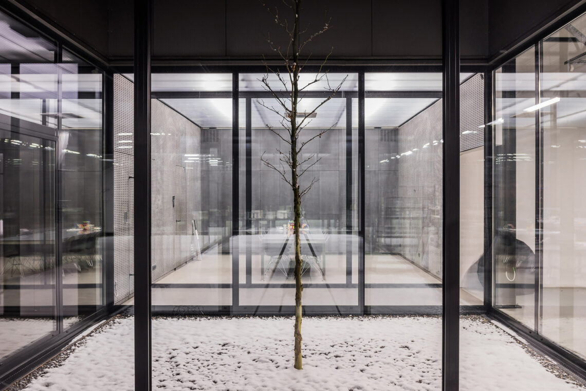 Yeti Headquarters / Jrk72 15 Yeti headquarters / jrk72