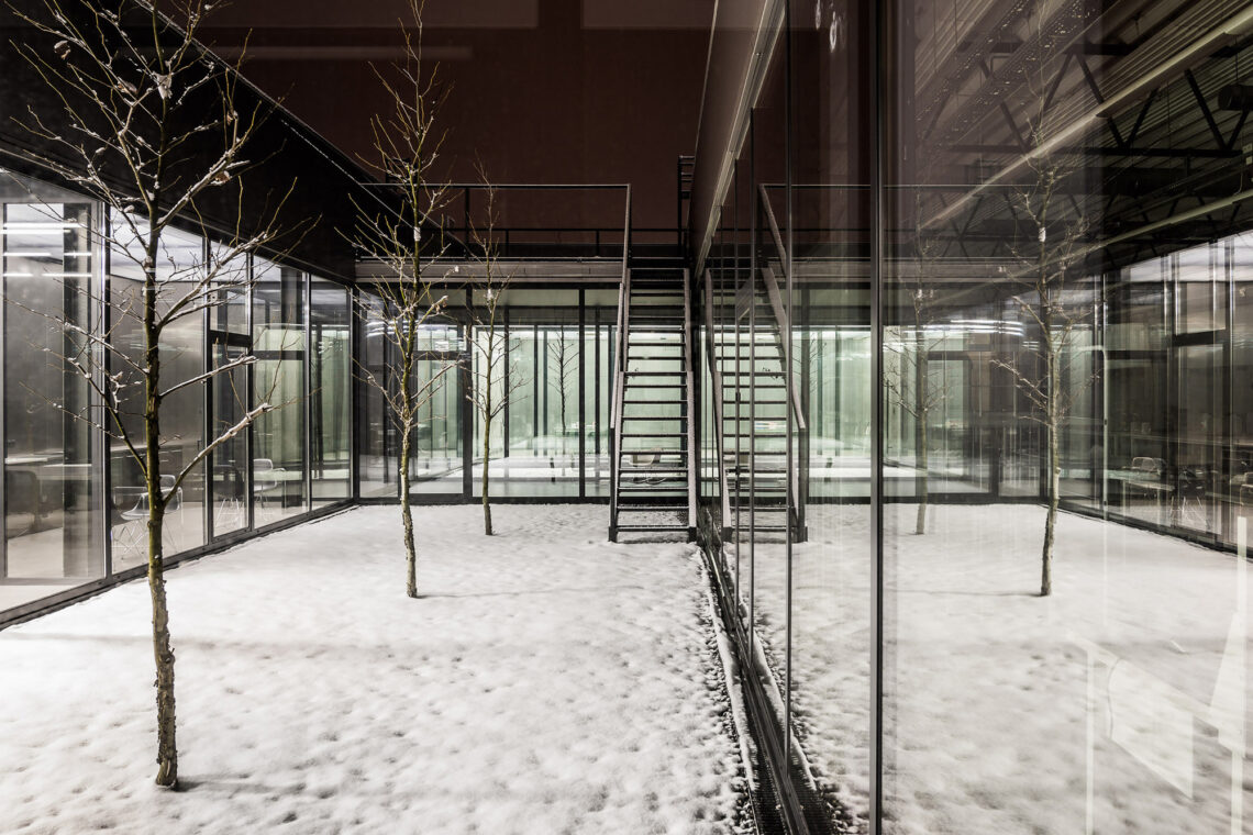 Yeti Headquarters / Jrk72 13 Yeti headquarters / jrk72