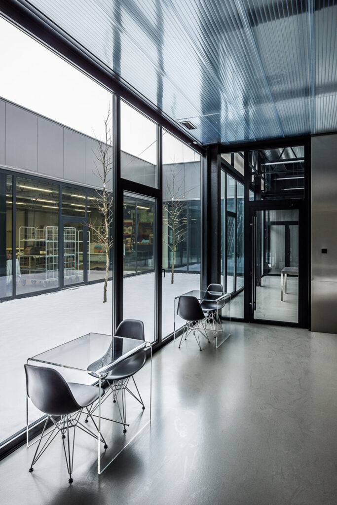 Yeti Headquarters / Jrk72 12 Yeti headquarters / jrk72