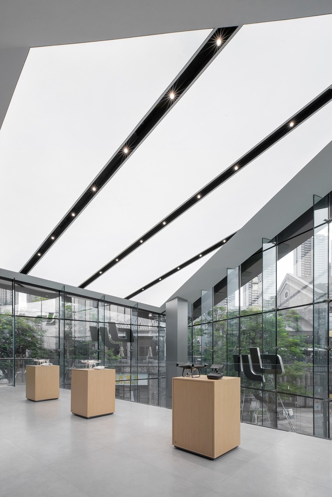 Dji Retail Store / E Studio 10 Dji retail store / e studio