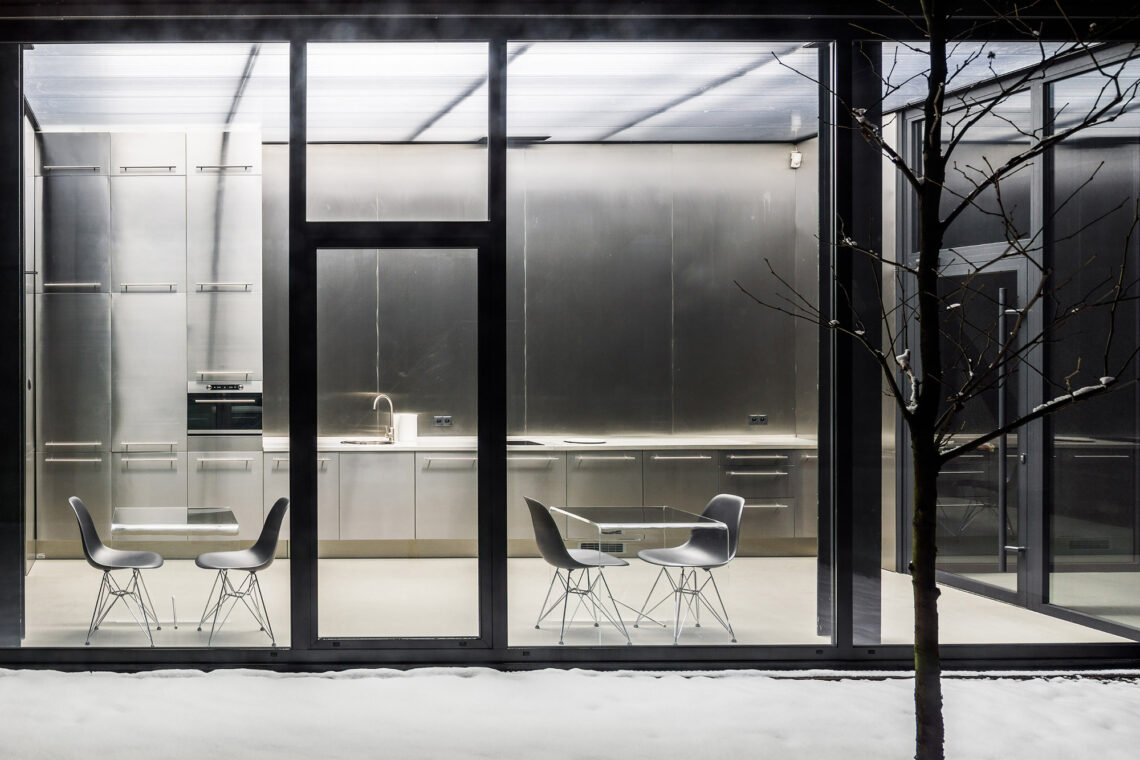Yeti Headquarters / Jrk72 14 Yeti headquarters / jrk72