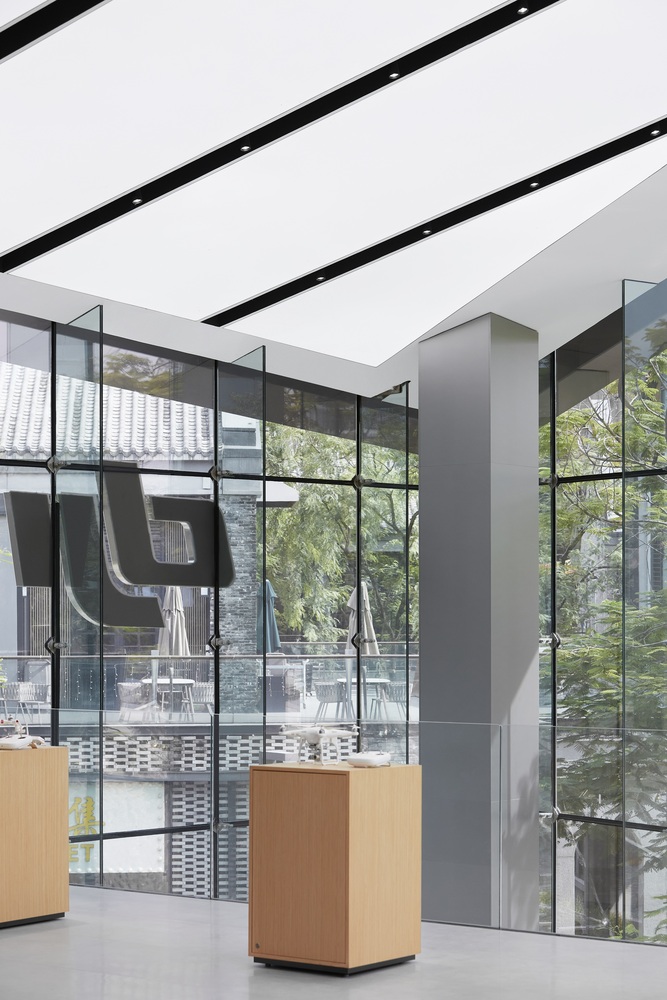 Dji Retail Store / E Studio 13 Dji retail store / e studio