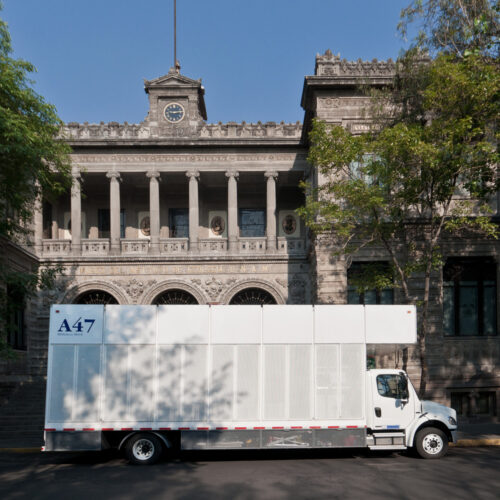 A47 Mobile Art Library / Productora 37 A47 mobile art library / productora