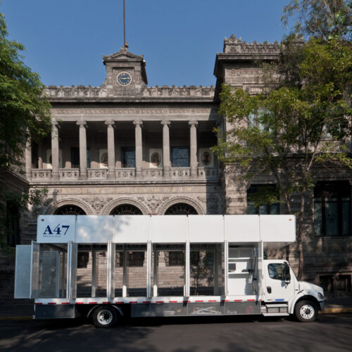 A47 Mobile Art Library / Productora 36 A47 mobile art library / productora