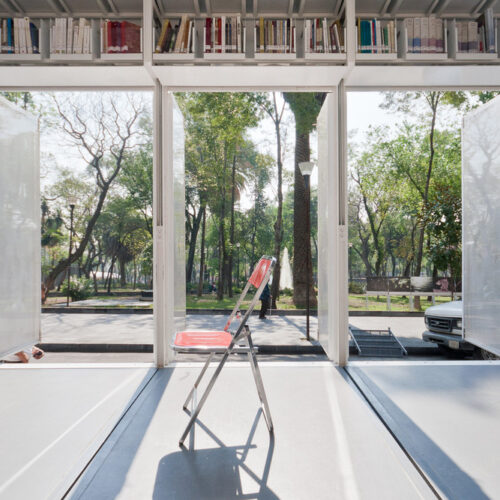 A47 Mobile Art Library / Productora 31 A47 mobile art library / productora