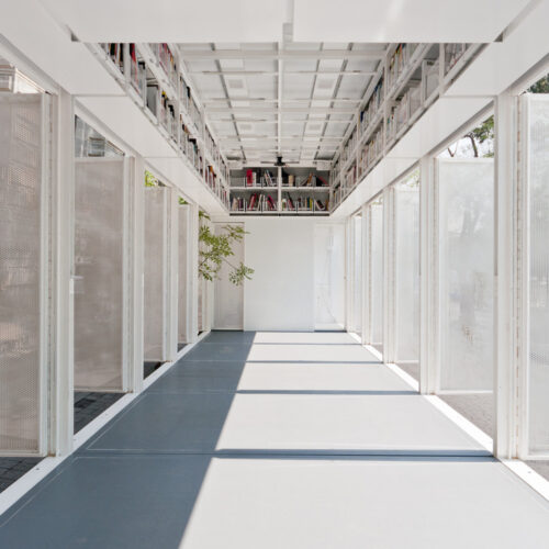 A47 Mobile Art Library / Productora 29 A47 mobile art library / productora