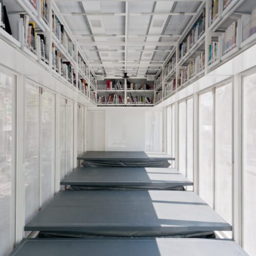A47 Mobile Art Library / Productora 27 A47 mobile art library / productora