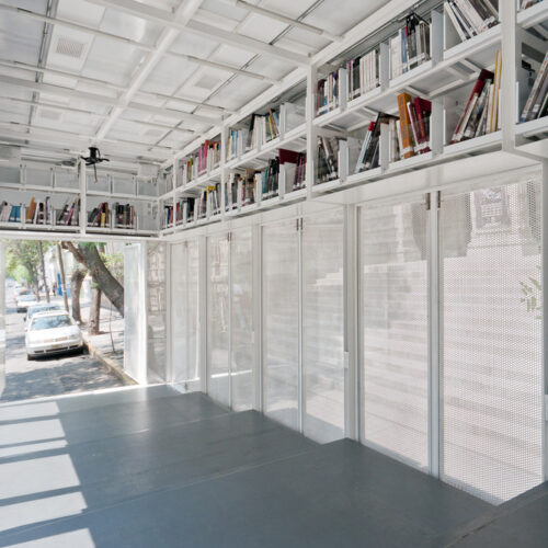 A47 Mobile Art Library / Productora 24 A47 mobile art library / productora