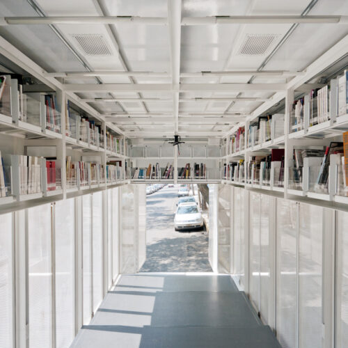 A47 Mobile Art Library / Productora 23 A47 mobile art library / productora