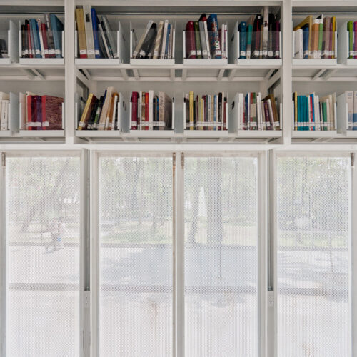 A47 Mobile Art Library / Productora 22 A47 mobile art library / productora